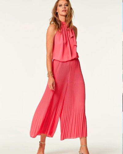 Conjunto coral de top anudado y pantalón plisado