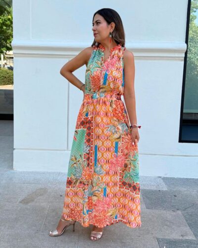 Falda larga multicolor con cintura elástica y vuelo amplio. Combinable con su top a juego o prendas lisas.
