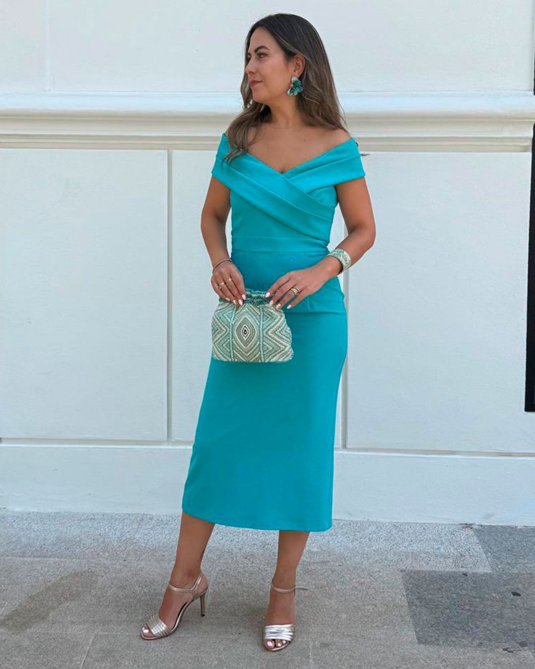 vestido azul hombros descubiertos