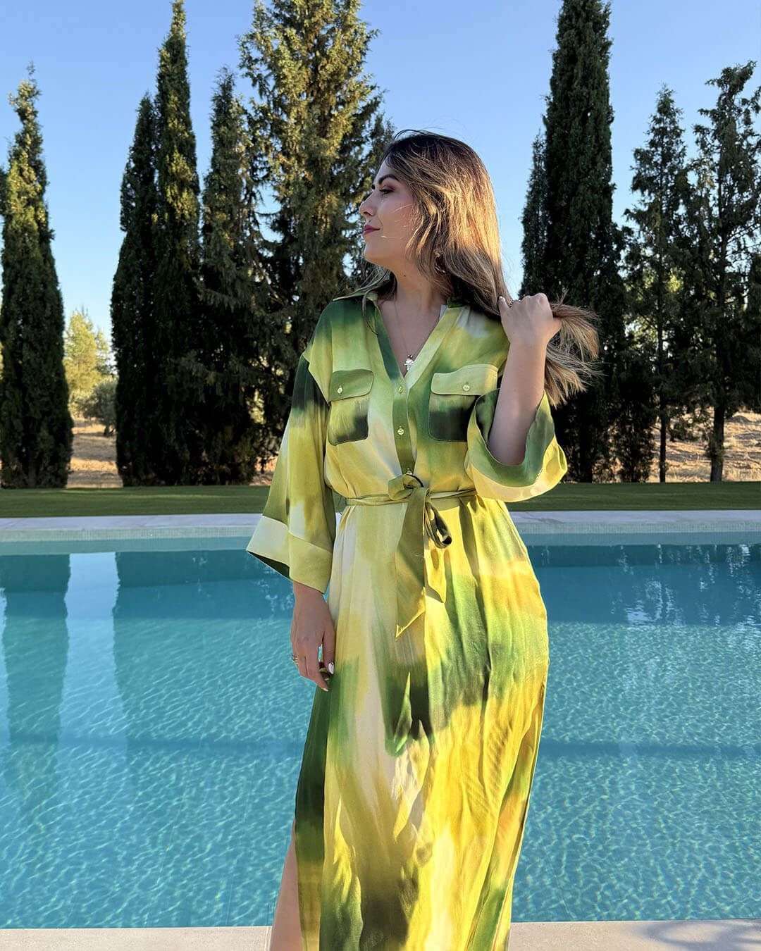 Vestido camisero largo estampado verde