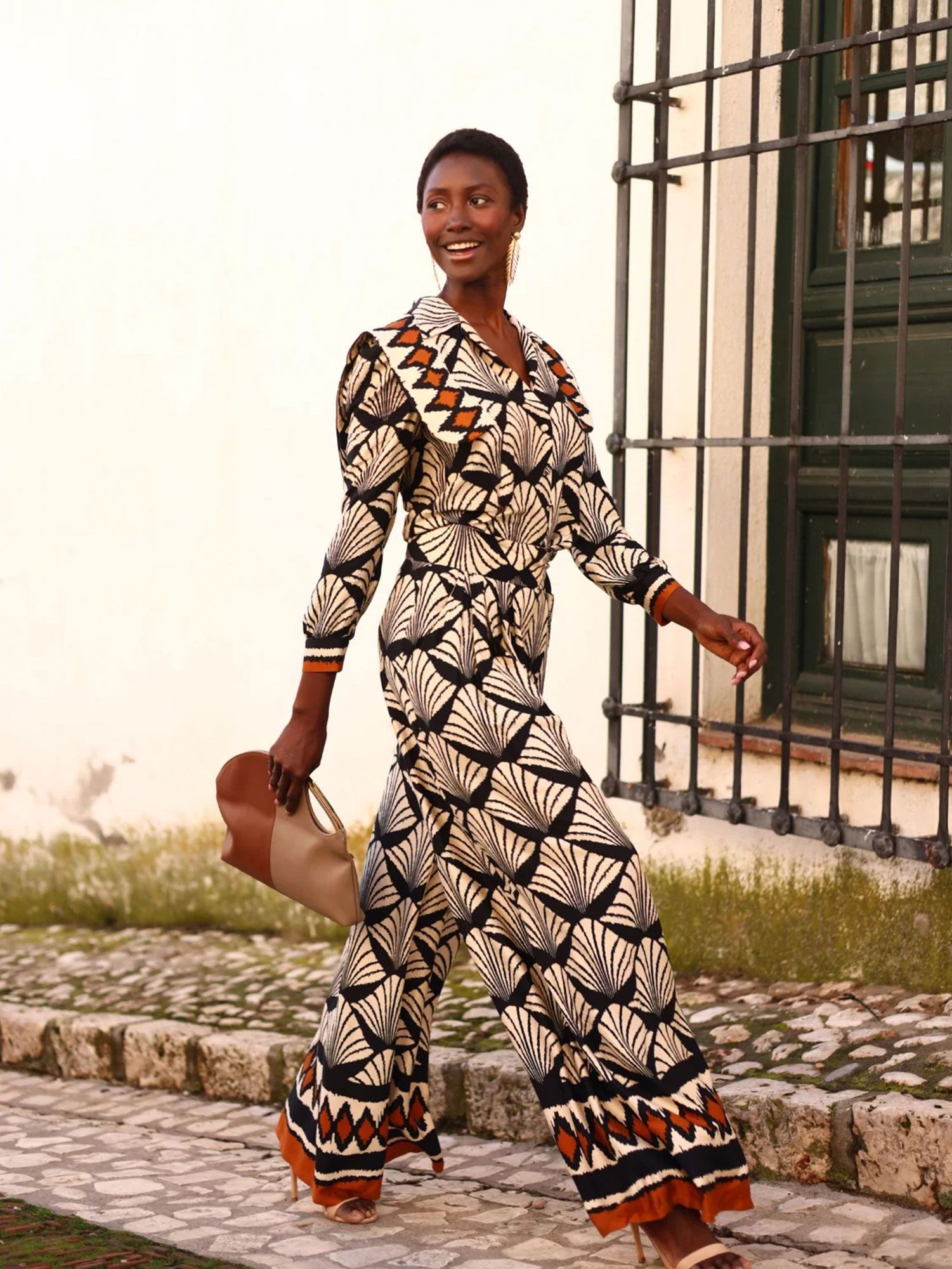 Conjunto blusa y pantalón geométrico