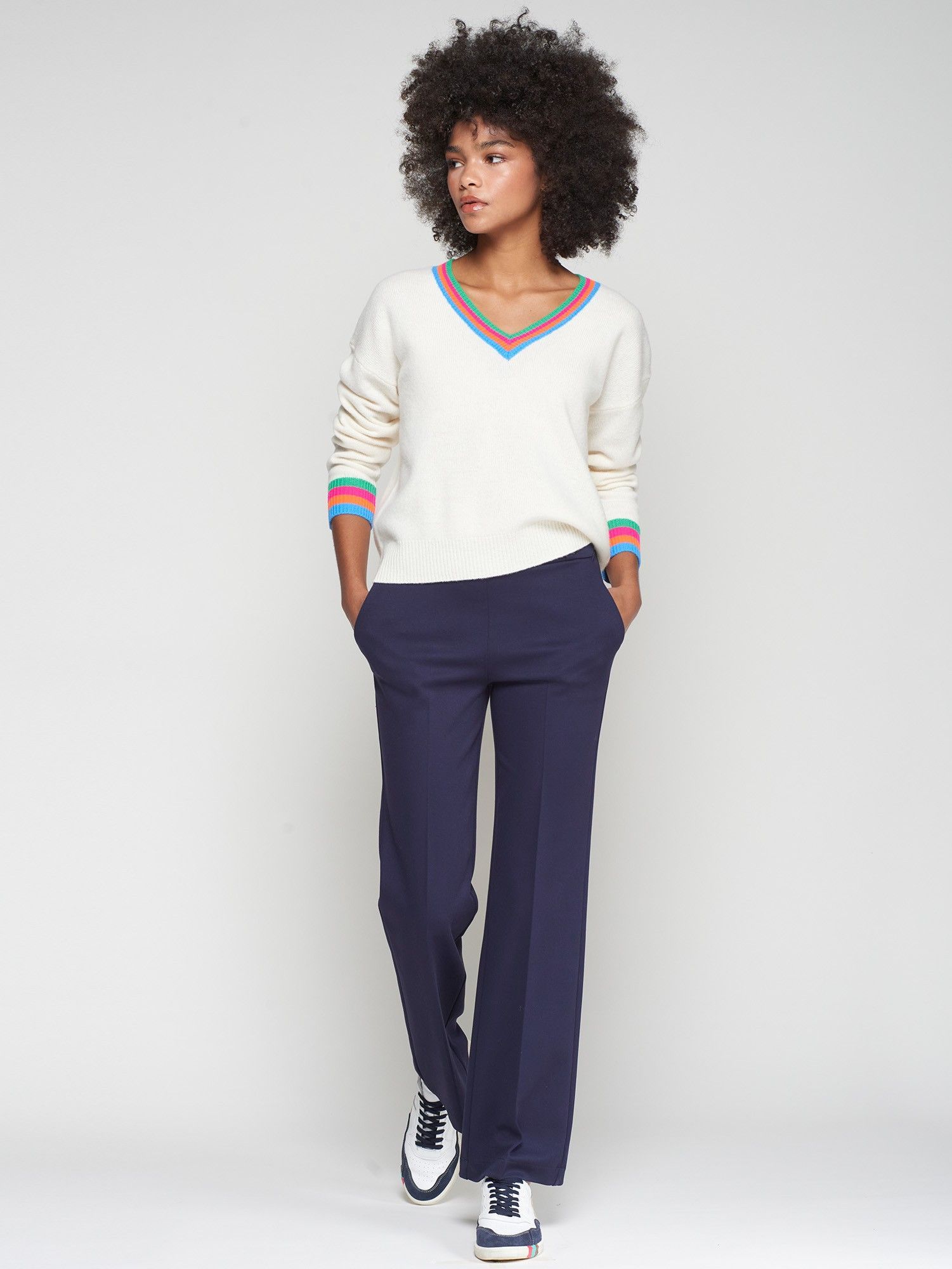 Pantalón Martina azul marino con corte recto
