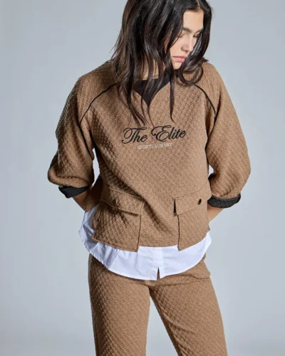 Sudadera texturizada camel con efecto camisa